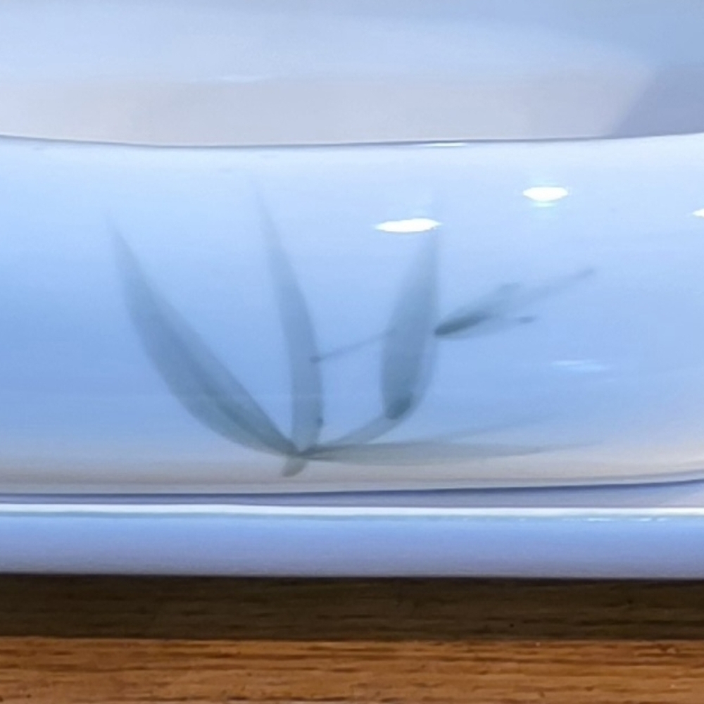 Elegant White and Green Rectangular Plate - Picture 6 of 6